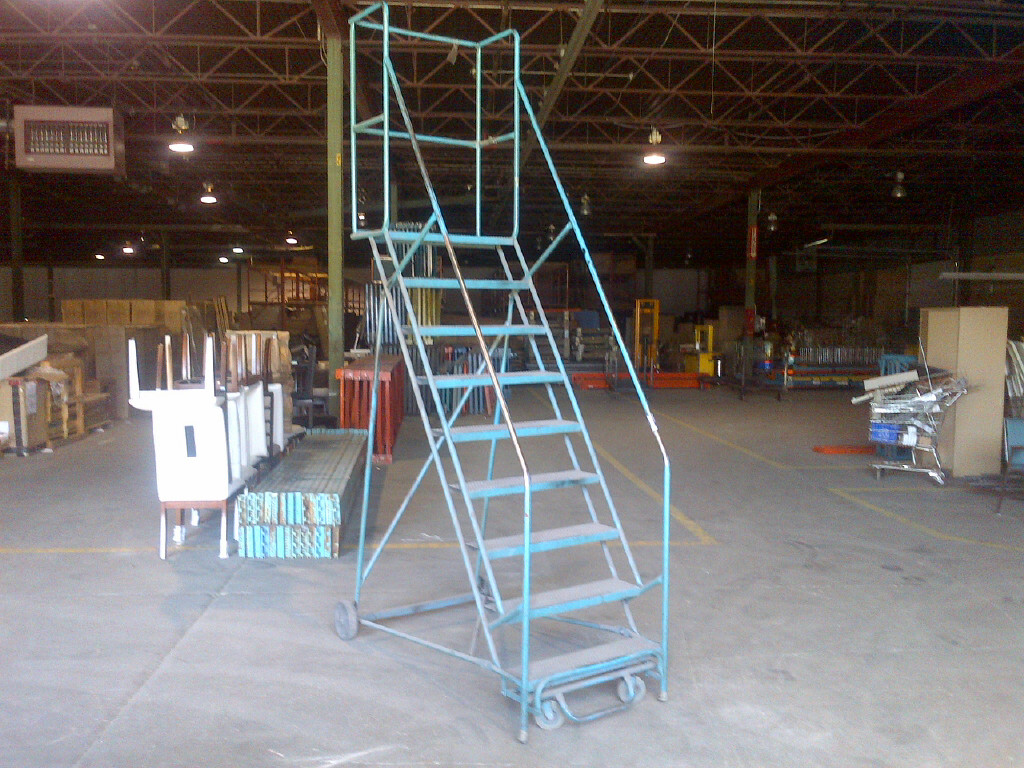 9 step rolling ladder
